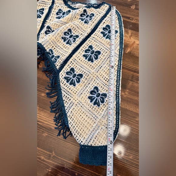 House‎ of Harlow 1960 Crochet Bow Sweater/Poncho in Cream& Navy EUC - Picture 6 of 6